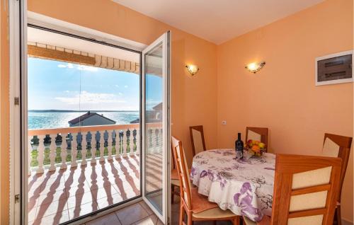 Rtina Apartment | Gorgeous Apartment In Rtina With Wifi