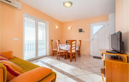 Rtina Apartment | Gorgeous Apartment In Rtina With Wifi
