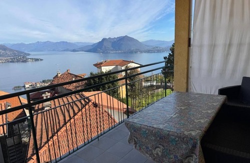 Someraro Apartment | Gorgeous apartment with terrace and lake view in Someraro Stresa
