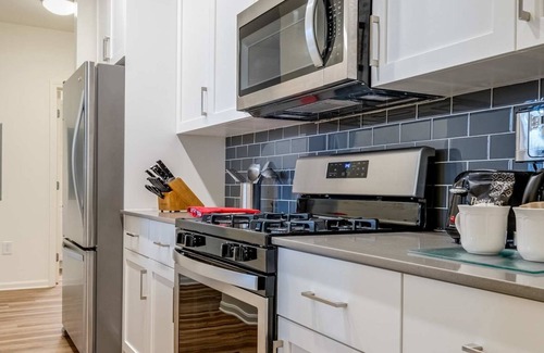 North Waltham Apartment | Gorgeous Apt with Kitchen