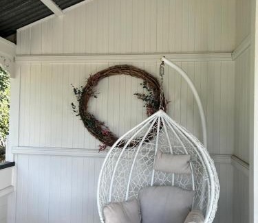 Booval House | Gorgeous Arthouse Queenslander In Ipswich