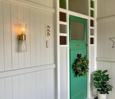 Booval House | Gorgeous Arthouse Queenslander In Ipswich