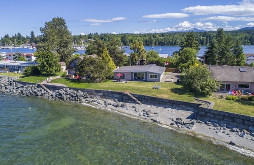 Regional District of Nanaimo House | Gorgeous Beach House on Vancouver Island