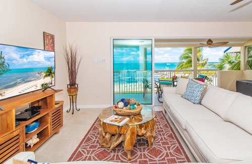 Rum Point Condo | Gorgeous beachfront condo steps from Rum Point and snorkeling! The Retreat #30