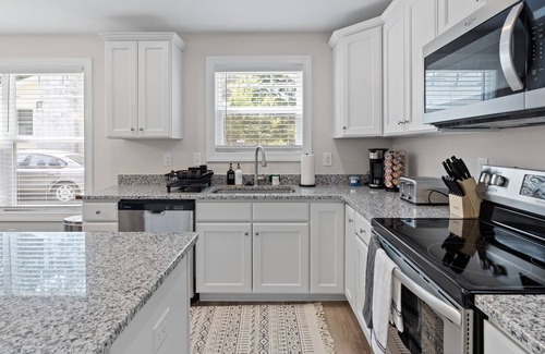 South Belmont House | Gorgeous Belmont NEW Build!