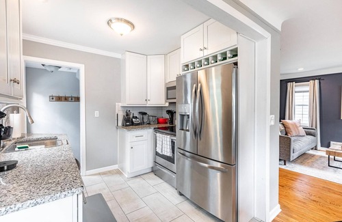 Berkley House | Gorgeous Berkley 3BR/2.5BA Home w/Loft Suite