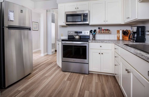 Hillsboro Condo | Gorgeous Bright New Renovation, Single Level, 3 Block Walk to MAX, 20 Miles to Downtown Portland