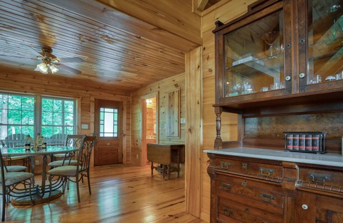 Lynn Cabin | Gorgeous Cabin - Mountain Views - Outdoor firepit