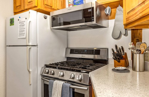 Girdwood House | Gorgeous cabin-style home huge private hot tub, beautiful deck & fireplace