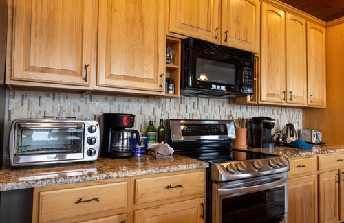 Snowshoe Ski Chalet | Gorgeous Chalet - Incredible Views - Hot Tub - Fire Pit