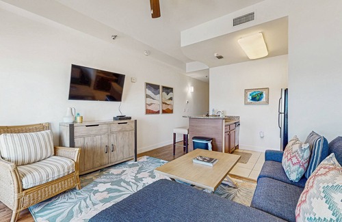 Sunnyside Condo | Gorgeous coastal home with plenty of space shared pool and easy beach access