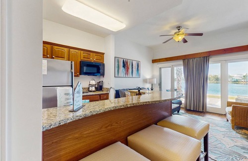 Sunnyside Condo | Gorgeous coastal home with plenty of space shared pool and easy beach access