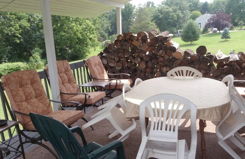 Butztown House | Gorgeous Colonial. Bethlehem area. Only parking for 2 cars. Great deck views