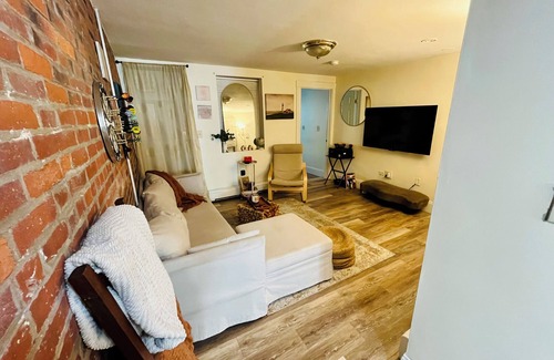 Eagle Hill Apartment | Gorgeous condo in Eastie -15 minutes from Downtown