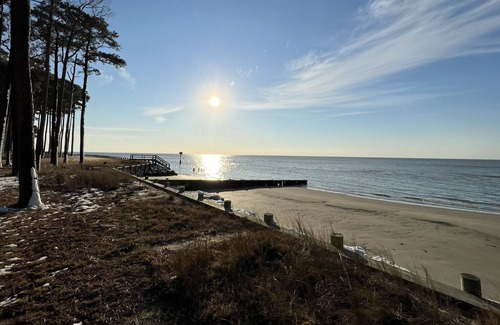 Jamesville House | Gorgeous contemporary bay front home. Huge yard and private beach!