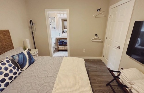 Boardwalk Cottage | Gorgeous Cottage Walking Distance to the Beach