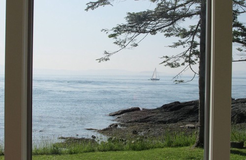 Pender Island Cottage | Gorgeous Cottage on Low Bank Beachfront near Brooks Point, Watch Whales!