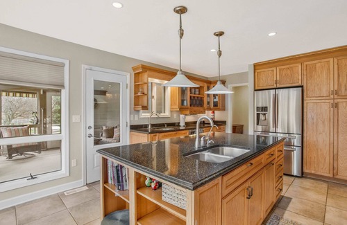 Queenstown House | Gorgeous Creek Side Ranch-Style Estate With Dock