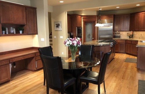 Cle Elum House | Gorgeous custom home w/soaring ceilings near Cle Elum River - hot tub