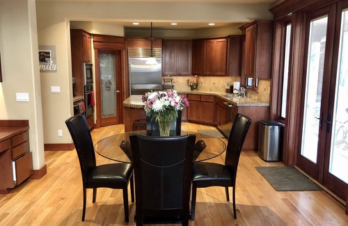 Cle Elum House | Gorgeous custom home w/soaring ceilings near Cle Elum River - hot tub