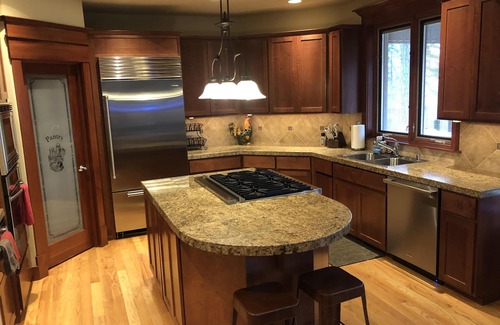 Cle Elum House | Gorgeous custom home w/soaring ceilings near Cle Elum River - hot tub