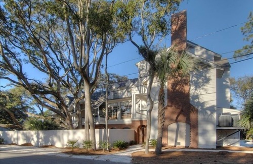 East Beach House | Gorgeous Custom Home, 7 BR, 2 porches, steps to beach, heated pool, elevator