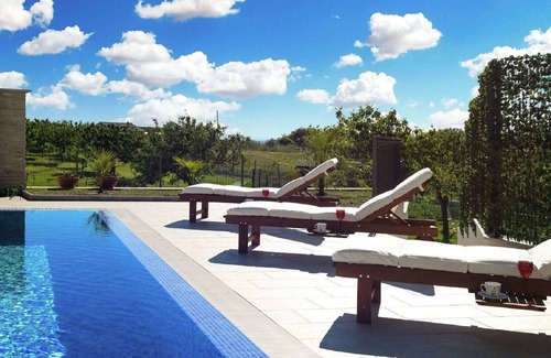 Lovinac Cabin | Gorgeous dalmatian stone house with large terrace, garden and private pool