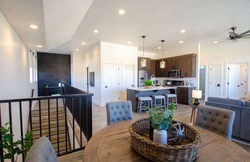 Washington Apartment | Gorgeous Desert Loft in Southern Utah with views, pool, hot tub and firepits.