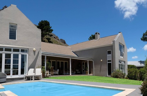 Hout Bay House | Gorgeous designer house with beautiful views over Hout Bay Valley in a secure