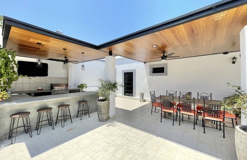 Todos Santos House | Gorgeous Downtown 4BR House with Jacuzzi & Firepit