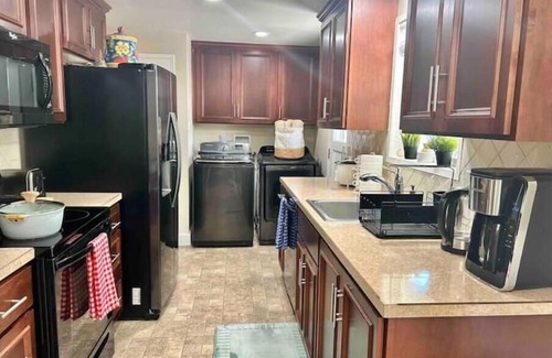 Beaverton House | 💎 Gorgeous Entire House + Parking 💎