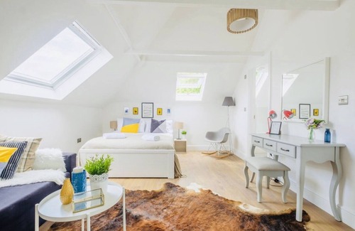 New Forest District Cabin | Gorgeous family Chalet, Sleeps 12 Coast & New Forest