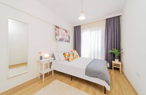 Kepez Apartment | Gorgeous Flat with Shared Pool in Kepez