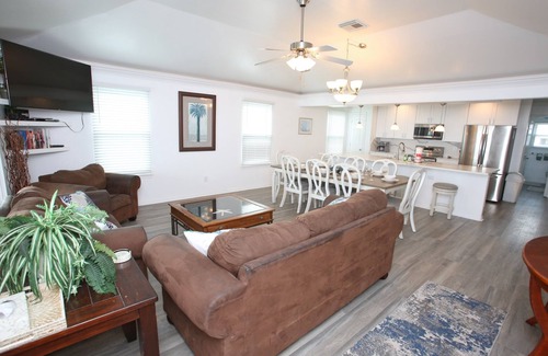 Surfside Beach House | Gorgeous FRONT ROW beach house, recently remodeled 3-bedroom