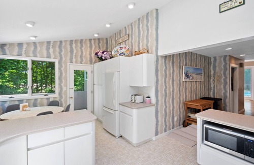Amagansett North House | Gorgeous Garden Home with secluded and heated pool, quiet getaway
