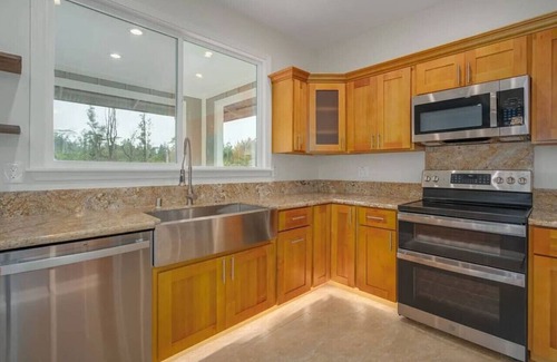 Keaau Apartment | Gorgeous Gated Retreat Near Ocean w Pool & Deck!