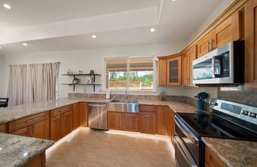 Keaau Apartment | Gorgeous Gated Retreat Near Ocean w Pool & Deck!
