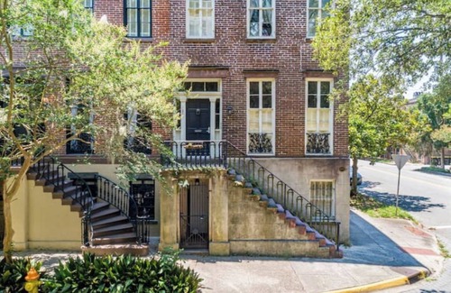 Historic Downtown Savannah Apartment | Gorgeous Ground-Level Getaway