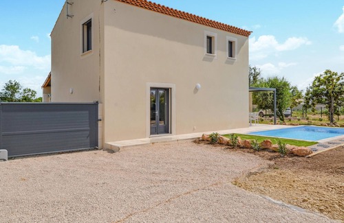 Saint-Martin-de-Crau House | Gorgeous home in Saint-Martin-de-Crau