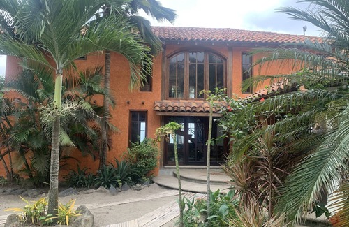 Canoa Villa | Gorgeous Hacienda on the Beach