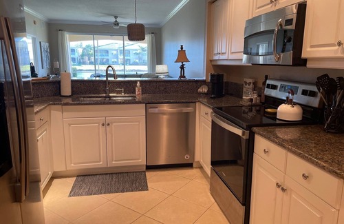 Bradenton Condo | Gorgeous Hidden Lake at Manatee Condo just minutes From Gulf Coast Beaches!