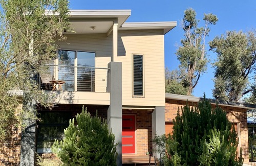 Silverleaves House | Gorgeous Highview. Stroll to the beach, perfect for two families!