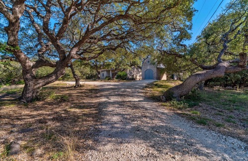 Dripping Springs House | Gorgeous Hill Country Getaway on 5 Acres! 2 King beds/1 Queen. 30 min to Austin
