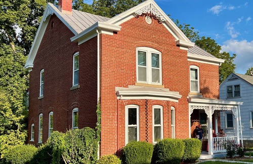 Lake Forest Estates House | Gorgeous Historic Victorian - 4 bedrooms 2 bathrooms - 4 Blocks Walk to Town