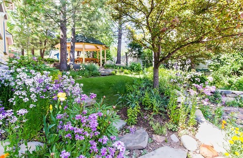 Truckee House | Gorgeous Historic Victorian - Walk to Downtown Truckee! Central to ski resorts!