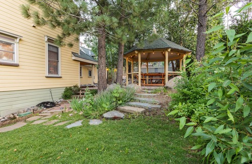 Truckee House | Gorgeous Historic Victorian - Walk to Downtown Truckee! Central to ski resorts!