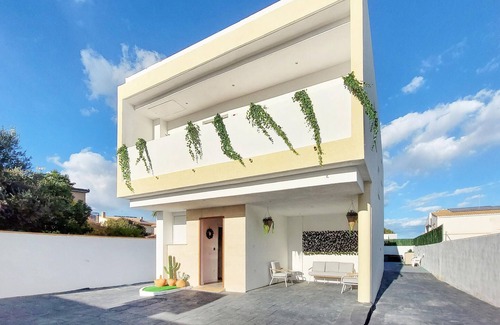 Riba-roja de Turia House | Gorgeous home in Riba-Roja de Turia