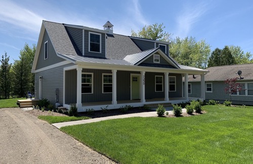 Miami Park House | Gorgeous Home 2 Blocks from Lake Michigan-Private Beach Access via Tram/Stairs