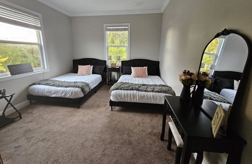 Newberg House | Gorgeous Home Close to Wineries and shopping