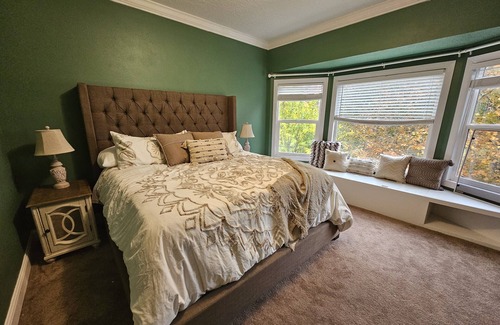 Newberg House | Gorgeous Home Close to Wineries and shopping